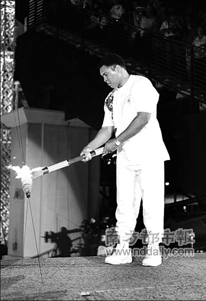 盤點(diǎn)歷屆奧運(yùn)會點(diǎn)火儀式之最 最感人亞特蘭大