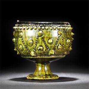 北宋 綠釉棘刺紋高足陶杯 高7.5厘米 正觀堂藏