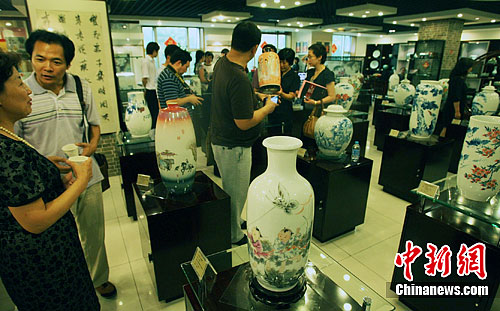 2011景德鎮(zhèn)學(xué)院派陶瓷藝術(shù)精品展在北京開展