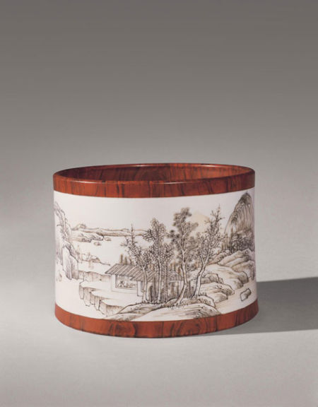 清雍正款仿木紋釉墨彩山水人物筆筒