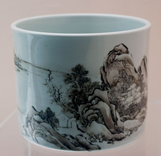 清雍正 墨彩山水圖筆筒