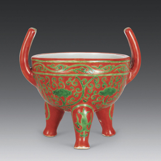 圖五:明成化·紅綠彩靈芝紋雙耳三足爐 圖五:明成化·紅綠彩靈芝紋雙耳三足爐