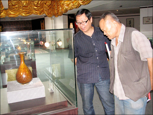 2011淄博陶瓷珍玩拍賣(展示)會預(yù)展拉開帷幕 2011淄博陶瓷珍玩拍賣(展示)會預(yù)展拉開帷幕