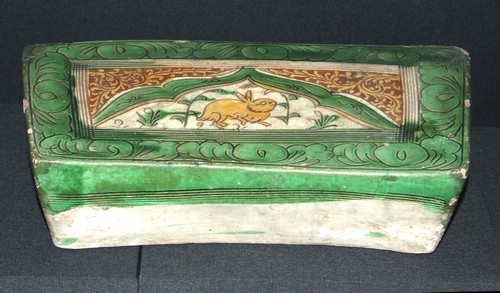 3-06宋三彩剔刻兔紋枕 北京故宮博物院藏 3-06宋三彩剔刻兔紋枕 北京故宮博物院藏