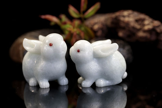 翡翠玉雕兔子擺件