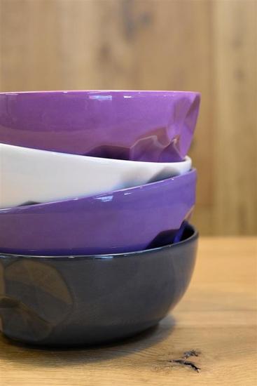 美女學(xué)生利用3D打印技術(shù)制作精美陶瓷器