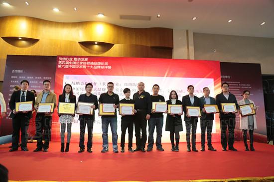 博德精工石材獲“中國人造石十大品牌”稱號(hào)(博德代表左1上臺(tái)領(lǐng)獎(jiǎng)