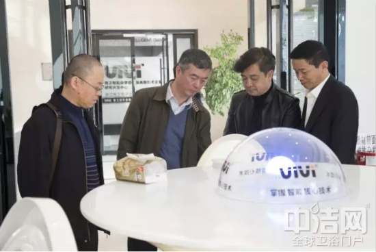 衛(wèi)生陶瓷協(xié)會(huì)副會(huì)長(zhǎng)繆斌領(lǐng)導(dǎo)一行蒞臨VIVI維衛(wèi)視察指導(dǎo) 衛(wèi)生陶瓷協(xié)會(huì)副會(huì)長(zhǎng)繆斌領(lǐng)導(dǎo)一行蒞臨VIVI維衛(wèi)視察指導(dǎo)