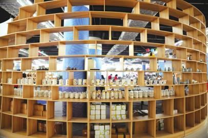 點(diǎn)擊查看大圖 匯聚陶瓷的世界走向世界的陶瓷