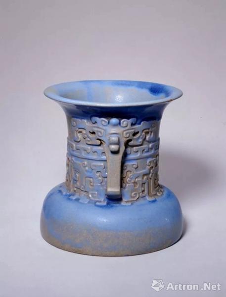 宜興窯仿古銅紋尊,明,高15.2cm,口徑15.2cm,足距15.4cm.